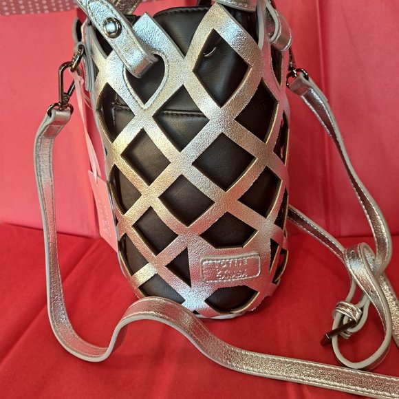 DANA BUCKET BAG, IN BLACK WITH SILVER TRIM! - Picture 1 of 1